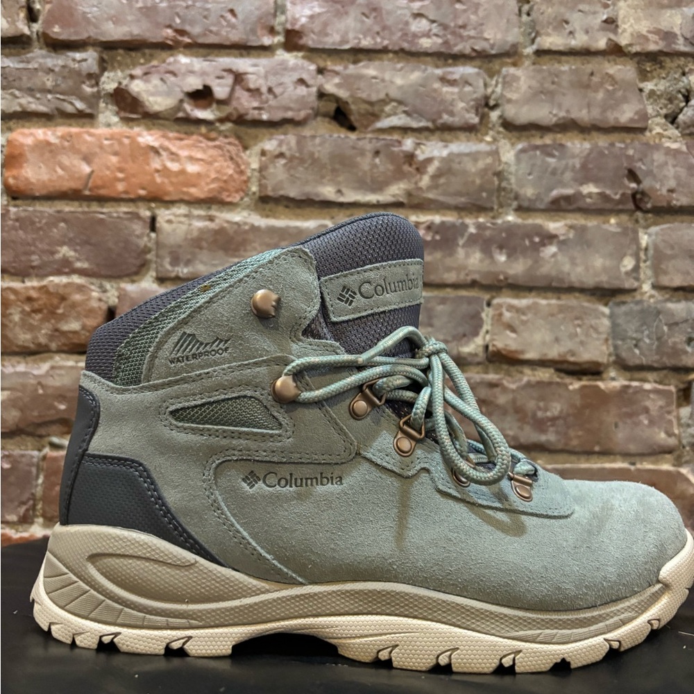 Columbia Newton Ridge Plus Waterproof Mid-Cut Hiking Boots